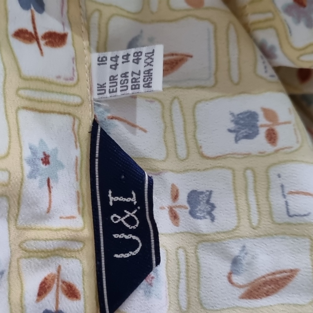 U&I, button-up top, pale yellow with floral print, size 16 - Picture 7 of 9
